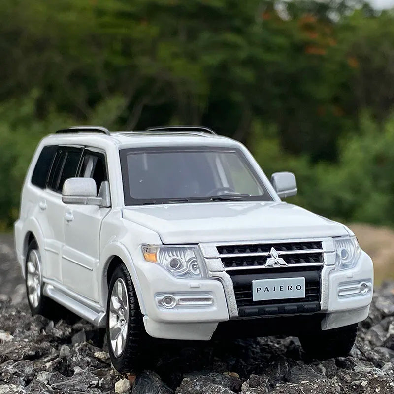 1:32 Mitsubishis PAJERO SUV Alloy Car Model Diecast & Toy Vehicle Metal Car Model Collection Sound and Light Simulation Kid Gift White - IHavePaws