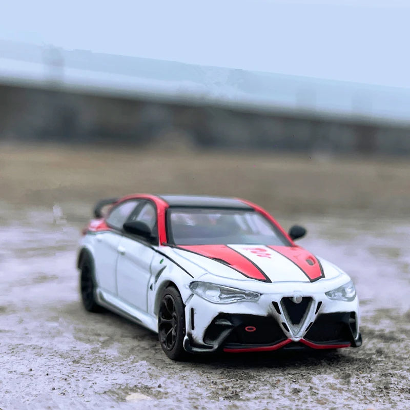 1/64 Alfa Romeo Giulia GTAm Alloy Sports Car Model Diecasts Metal Toy Racing Car Vehicles Model Simulation Collection Kids Gifts