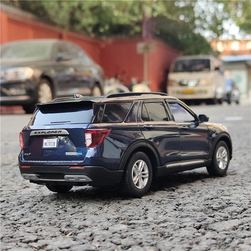 New 1:24 Ford Exploer XLT SUV Alloy Car Model Diecast Metal Off-road Vehicles Car Model Simulation Collection Childrens Toy Gift