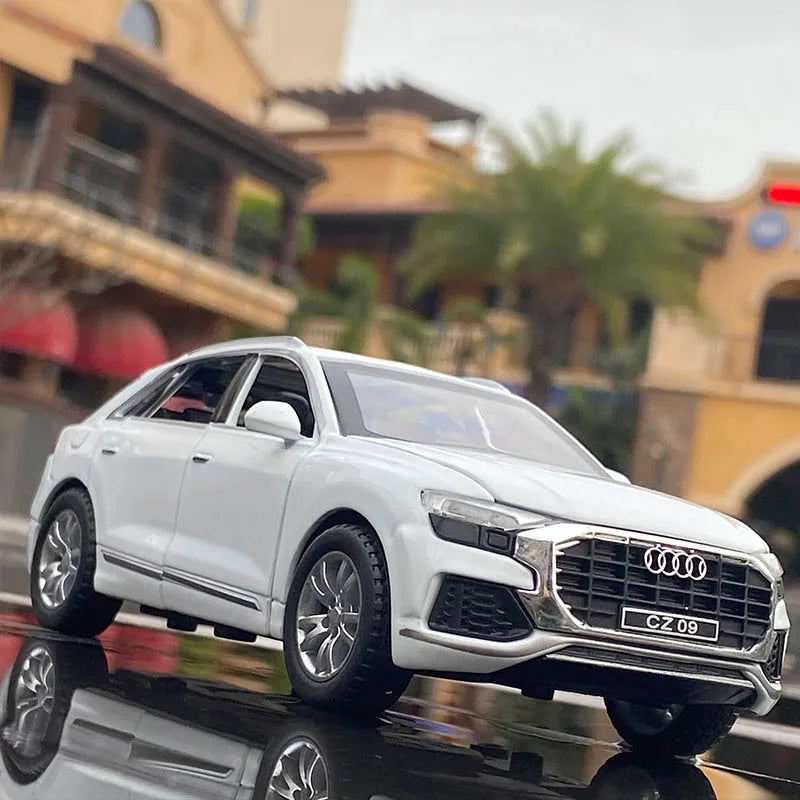 1:32 AUDI Q8 SUV Alloy Car Model Diecast Metal Vehicles Car Model Collection High Simulation White - IHavePaws