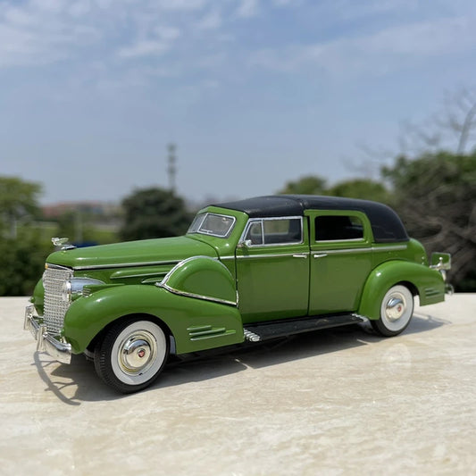 1:30 Classical Old Car Alloy Car Model Diecasts Metal Vehicles Toy Retro Car Model Collection High Simulation Childrens Toy Gift Green - IHavePaws
