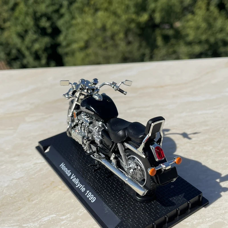 1:18 Valkyrie 1999 Touring Motorcycle Model Alloy Metal Toy Travel Racing Leisure Street Motorcycle Model Collection - IHavePaws