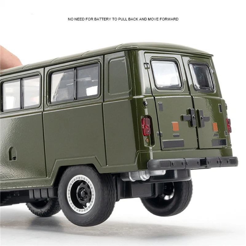 1/18 UAZ Travelers Alloy Bus Car Model Diecast Metal Touring Off-road Vehicle Car Model Simulation Sound and Light Kids Toy Gift