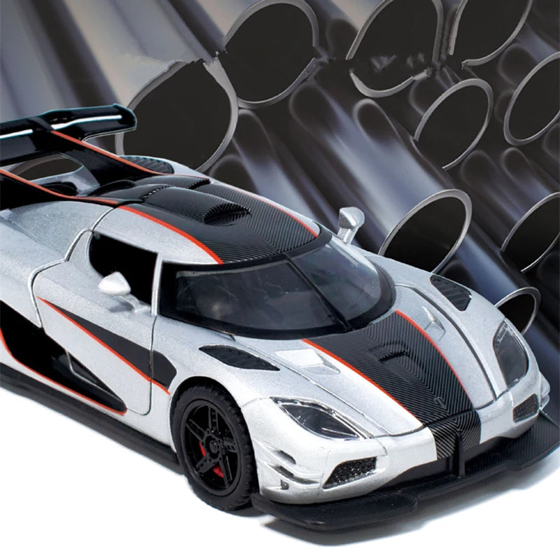 1:32 Koenigsegg ONE 1 Alloy Racing Car Model Diecasts Metal Super Sports Car Vehicles Model Simulation Sound Light Kids Toy Gift
