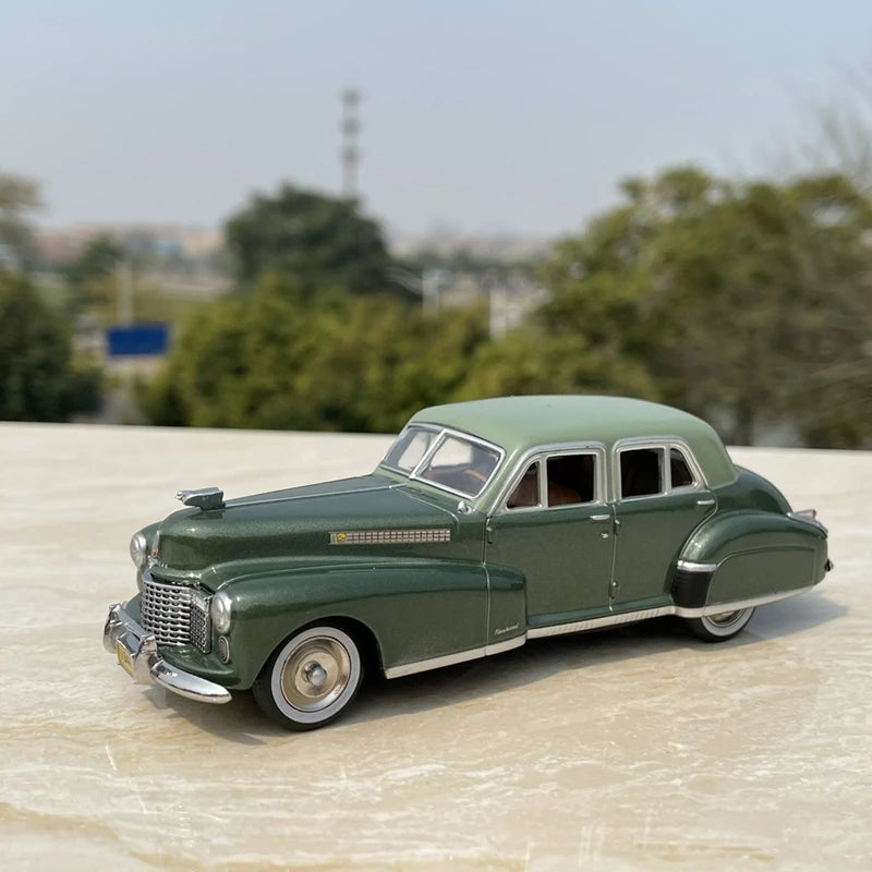 1/43 Alloy Classic Old Car Model Diecasts Metal Vehicles Retro Vintage Car Model Collection High Simulation Childrens Toys Gifts Green - IHavePaws