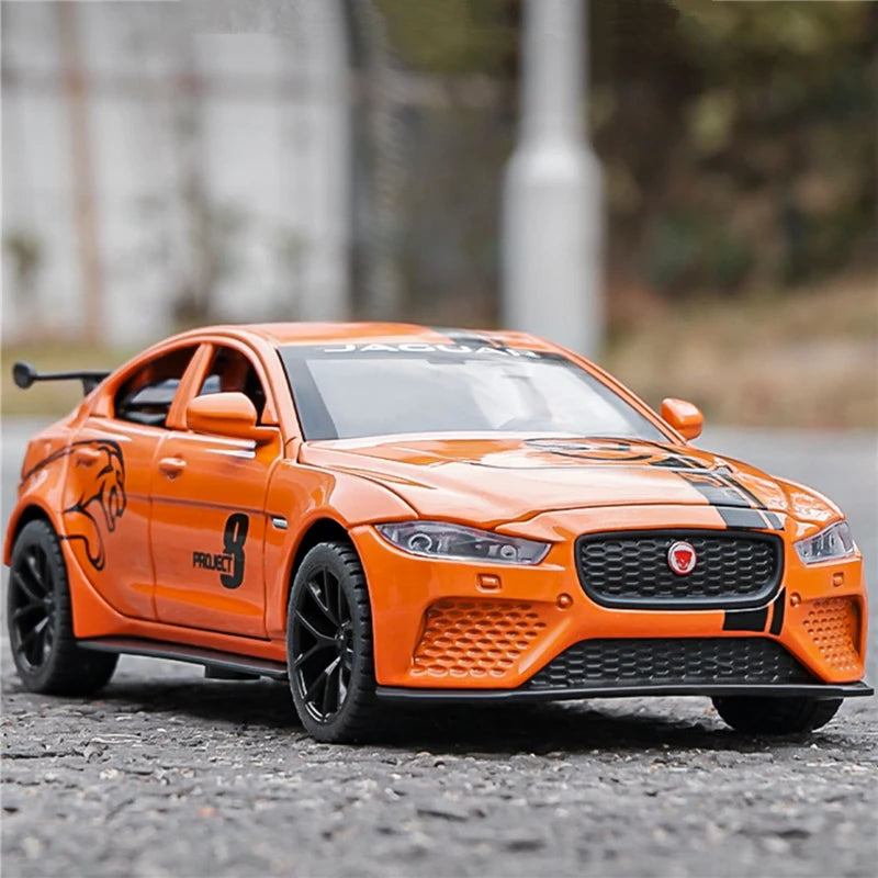 1/18 Jaguar XE SV Project 8 SUV Alloy Sports Car Model Diecast Metal Racing Car Vehicles Model Sound and Light Children Toy Gift