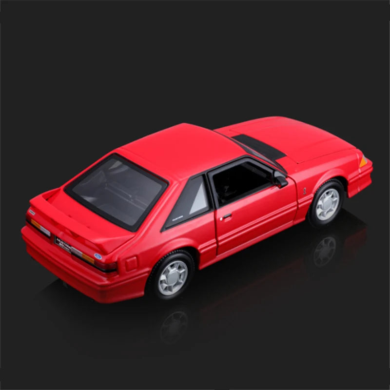 Maisto 1:24 1933 Ford Mustang SVT COBRA Alloy Sports Car Model Diecasts Metal Racing Vehicle Car Model Simulation Kids Toys Gift