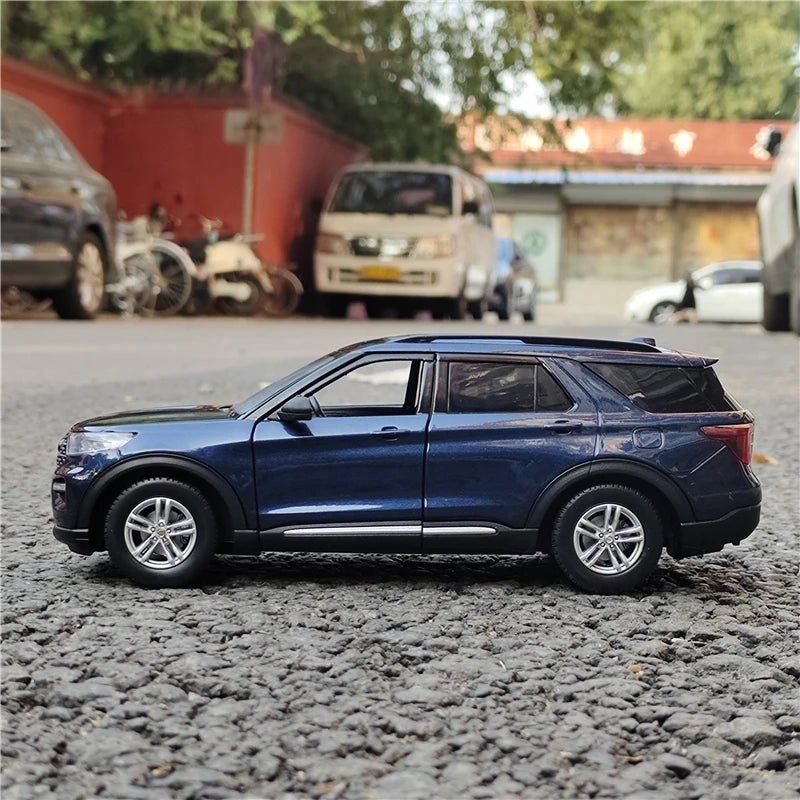 New 1:24 Ford Exploer XLT SUV Alloy Car Model Diecast Metal Off-road Vehicles Car Model Simulation Collection Childrens Toy Gift
