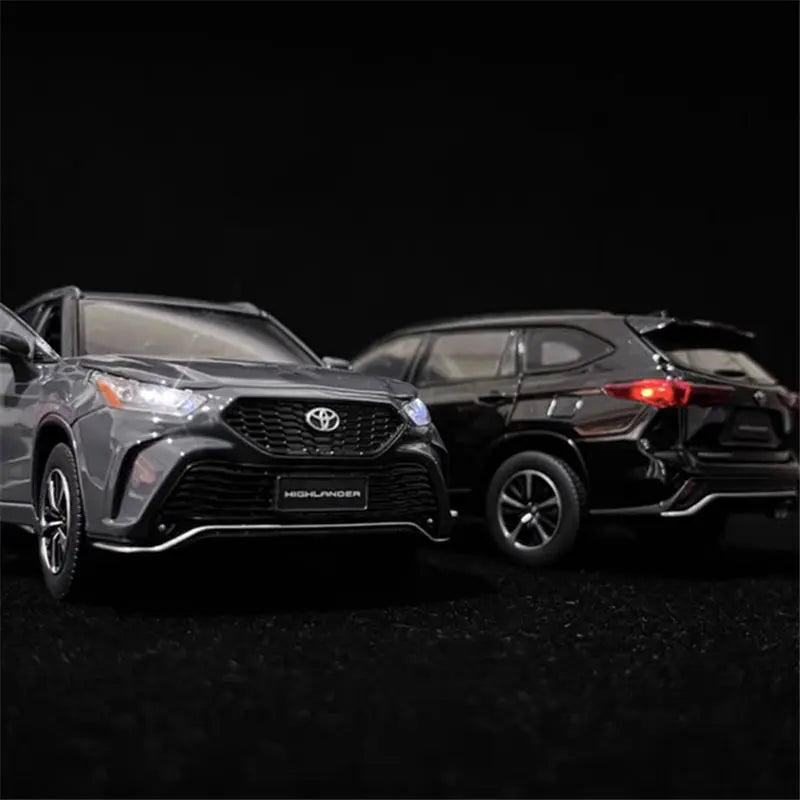 1:32 Highlander XSE SUV Alloy Car Model Diecast Metal Toy Off-road Vehicles Car Model High Simulation Sound and Light  Kids Gift