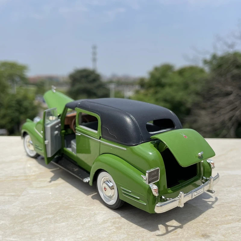 1:30 Classical Old Car Alloy Car Model Diecasts Metal Vehicles Toy Retro Car Model Collection High Simulation Childrens Toy Gift - IHavePaws