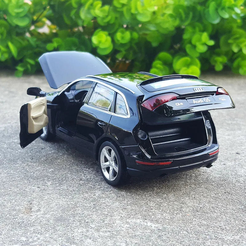 1/32 Audi Q5 SUV Alloy Car Model Diecasts Metal Toy Vehicles Car Model Simulation Sound and Light Collection Childrens Toys Gift - IHavePaws